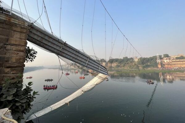 India: Elevan a 137 la cifra de muertos por el colapso de un puente colgante - ADN Digital