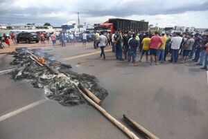 Brasil: Camioneros molestos por resultado de las elecciones bloquean rutas y piden que el Ejército tome las calles