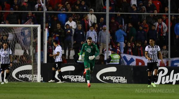 Crónica / Viral: Los memes y videos de burla a Jean por su horrible penal fallado