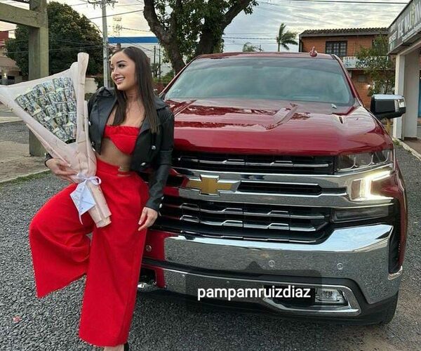 (VIDEO). ¡Hijole! el regalazo que recibió la modelo estanciera