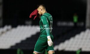 (VIDEO). Jean Fernandes es tendencia en Twitter tras errar un penal ante libertad. Los memes tampoco se hicieron esperar