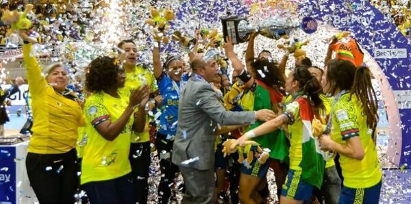 Fútbol de salón: Colombia golea y festeja el título mundial femenino - Polideportivo - ABC Color