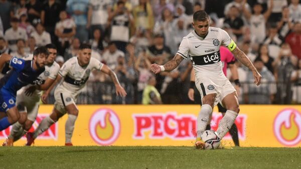 Pelea el torneo y las demandas