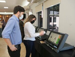 Auditarán pantallas de voto para las elecciones internas simultáneas · Radio Monumental 1080 AM