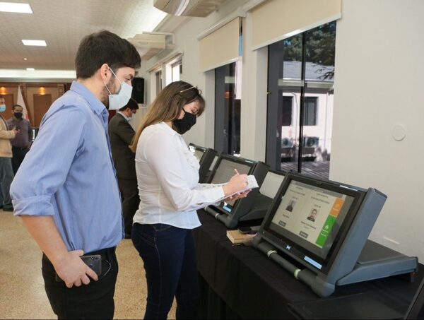 Auditarán pantallas de voto para las elecciones internas simultáneas · Radio Monumental 1080 AM