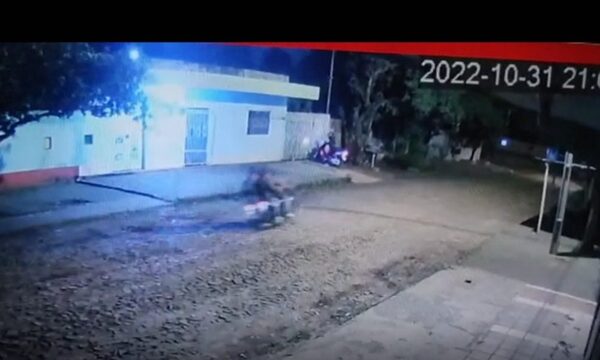 Asaltan a mujer y la despojan de motocicleta al llegar a su vivienda