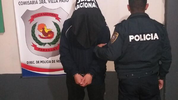 Fue a buscar a su novia a la casa de una amiga para agredirla