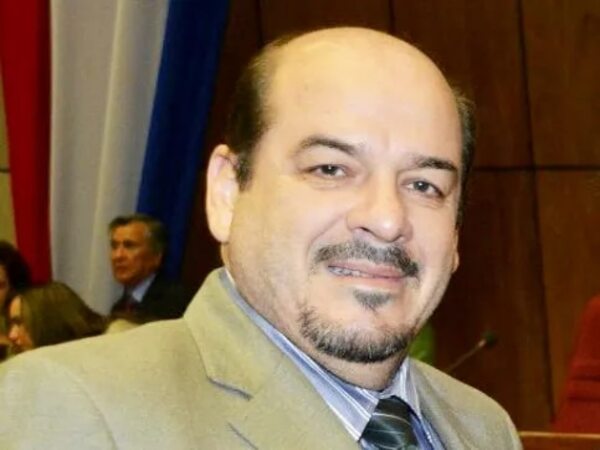 Imputan a exasesor de Hugo Javier y a otra exfuncionaria en caso de facturas clonadas - Nacionales - ABC Color