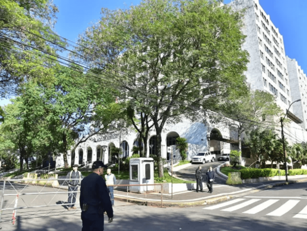 Falsa alarma: la FOPE no encontró bombas en el Palacio de Justicia · Radio Monumental 1080 AM