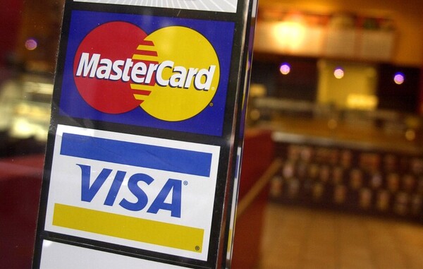 Visa y Mastercard suspenden operaciones en Rusia | 1000 Noticias