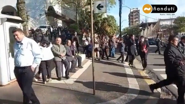 Evacuan el Palacio de Justicia de Asunción por amenaza de bomba - ADN Digital