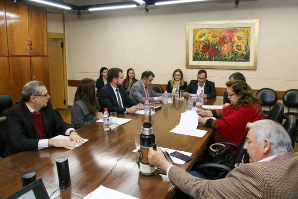Hacienda aboga por sanción de créditos para pago de bonos y programa Becal - .::Agencia IP::.