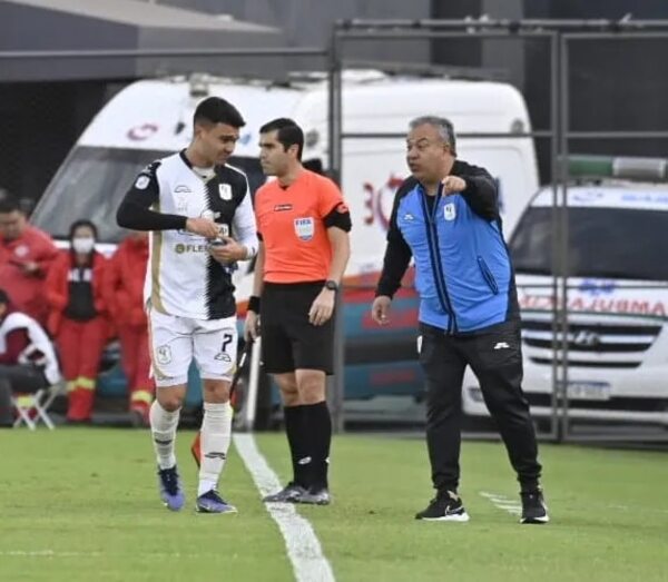 Robert Pereira, sobre Tacuary: “No es un equipo que juega colgado al travesaño” - Tacuary - ABC Color