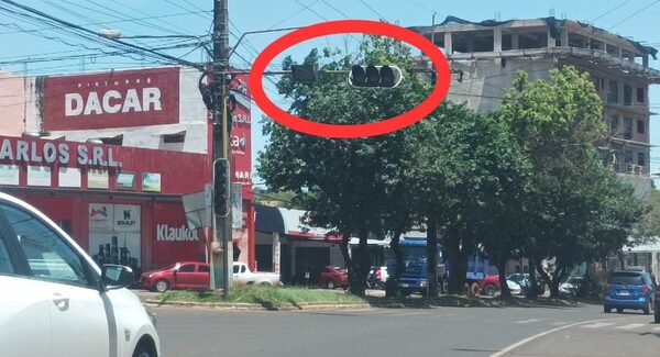 Semáforos de Presidente Franco no funcionan