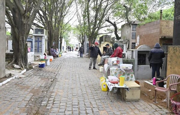 Cementerios casi vacíos en “Día de todos los Santos” - Nacionales - ABC Color