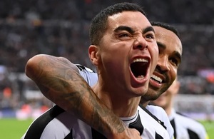 El Newcastle enciende las redes con los goles de Almirón - La Prensa Futbolera
