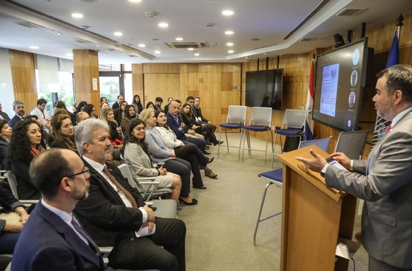 Ministro defiende conocimiento e innovación para el desarrollo de políticas eficientes - .::Agencia IP::.