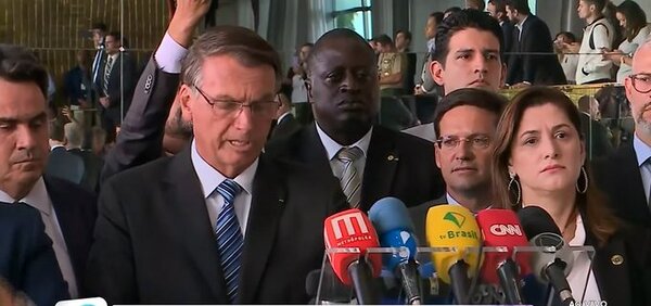 Bolsonaro no reconoce derrota, condena bloqueos y habla de “sentimiento de injusticia”