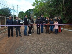 Inauguran pavimento tipo empedrado