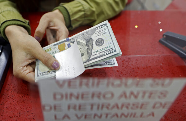 El dólar supera por primera vez la barrera de los 5.000 pesos en Colombia - MarketData
