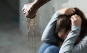 Piden juzgamiento de un hombre que golpeó brutalmente a su hija