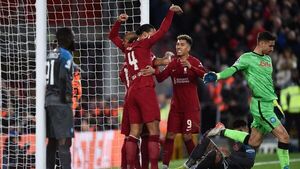 Salah y Darwin evitan otra decepción del Liverpool