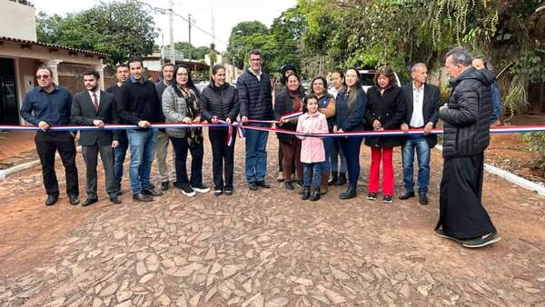 Municipalidad inauguró más 5.648 metros cuadrados de empedrado en María Victoria - Radio Imperio