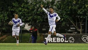 Ameliano lo da vuelta y sigue vivo por la permanencia