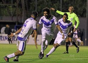 Crónica / [VIDEO] Ameliano ganó y sigue soñando con quedarse en Primera