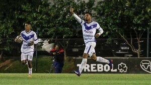 Ameliano lo da vuelta y sigue vivo por la permanencia
