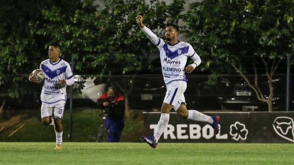 Ameliano lo da vuelta y sigue vivo por la permanencia