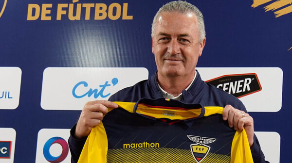 Diario HOY | Federación Ecuatoriana quiere renovar contrato de Alfaro con la selección