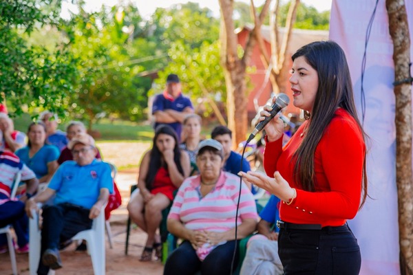 Dirigencia colorada de Alto Paraná respalda la candidatura de Ing. Bettina Aguilera - La Clave