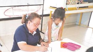Dan clases de refuerzo a hijos de trabajadores del Abasto