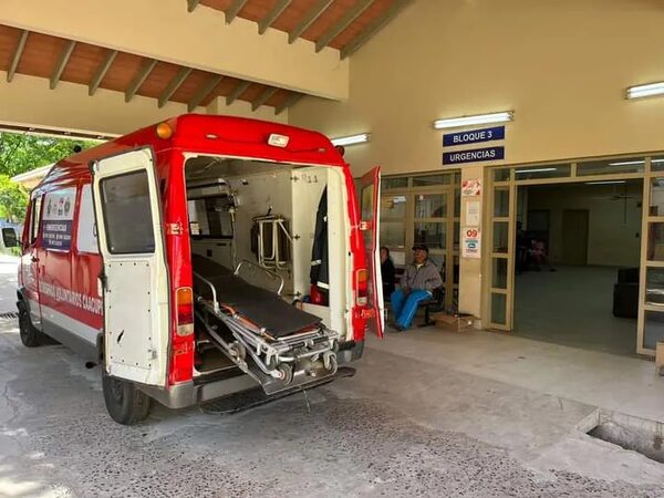 Video: un semáforo cayó encima de un motociclista - Nacionales - ABC Color