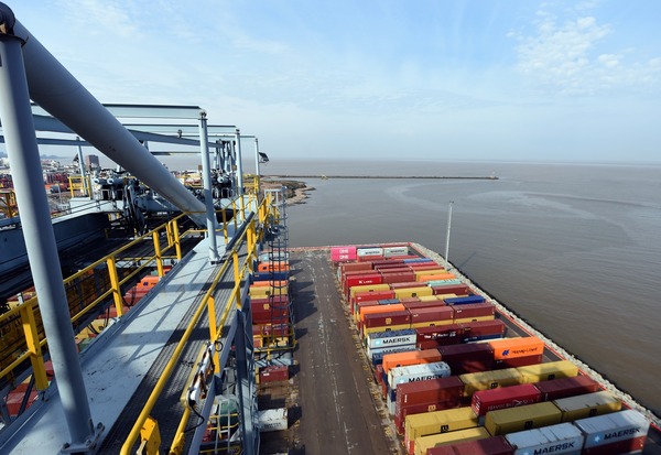 El Puerto de Montevideo recibe su primer barco de más de 13.000 contenedores - MarketData