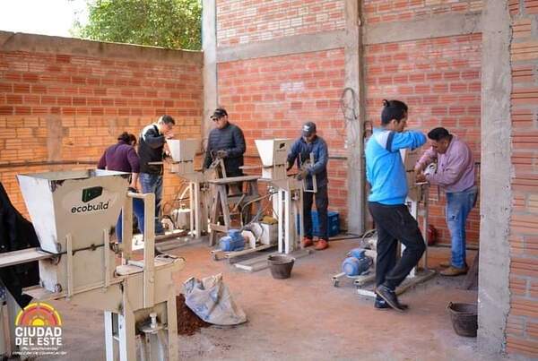 Fabrican ladrillos ecológicos para construcción de viviendas sociales - La Clave