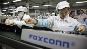 Diario HOY | China confina la mayor fábrica de iPhone del mundo por un brote de covid