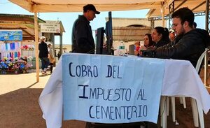 Aprovechan masiva concurrencia en cementerio para cobrar impuesto - ABC en el Este - ABC Color