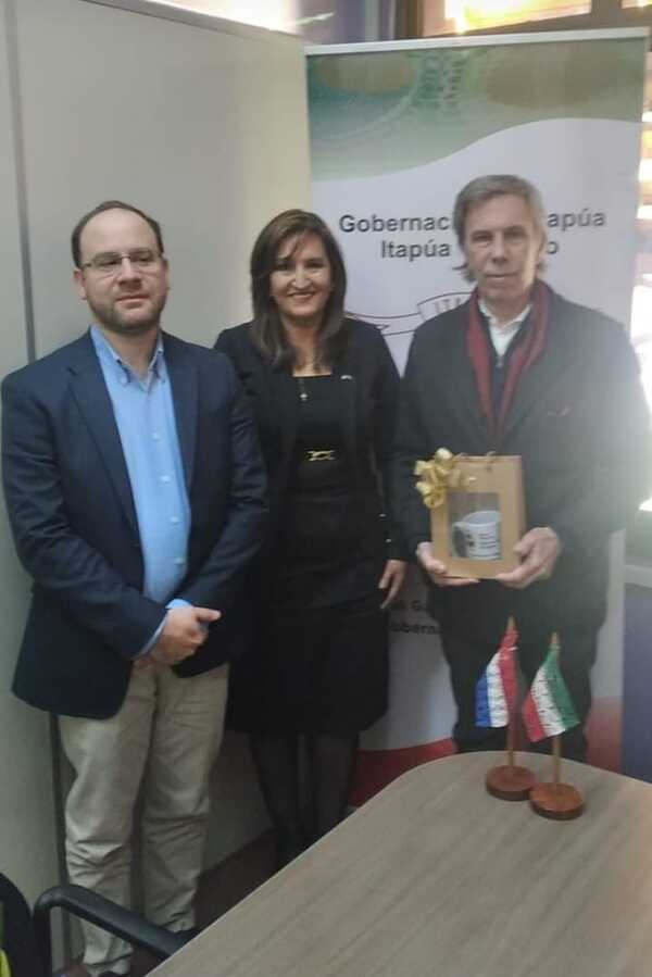 Diplomaticos Argentinos se reunieron con autoridades del Gobierno Departamental de Itapúa.