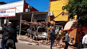 Violento choque deja dos personas heridas en Piribebuy