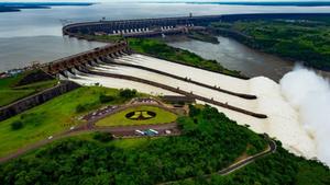 Investigador afirma que Paraguay dejó de percibir US$ 77,3 mil millones por la energía cedida al Brasil entre 1985 a 2021 - El Independiente