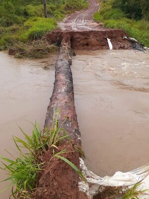 Más lluvias, más destrozos: Comuna curuguateña estudia ampliar plazo de la emergencia vial - Nacionales - ABC Color