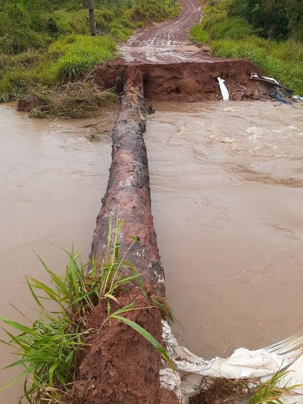 Más lluvias, más destrozos: Comuna curuguateña estudia ampliar plazo de la emergencia vial - Nacionales - ABC Color