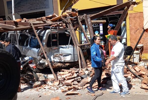 Mujer embestida por una furgoneta en Piribebuy se encuentra estable, pero con un cuadro delicado - Megacadena — Últimas Noticias de Paraguay