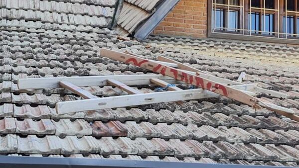 Denuncian construcción de feroz edificio por causar daños a las casas