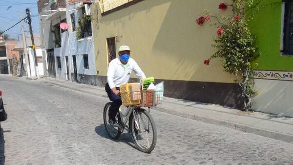 "Como Jaimito, el cartero": 125 repartidores de Correos del Paraguay trabajan a la antigua