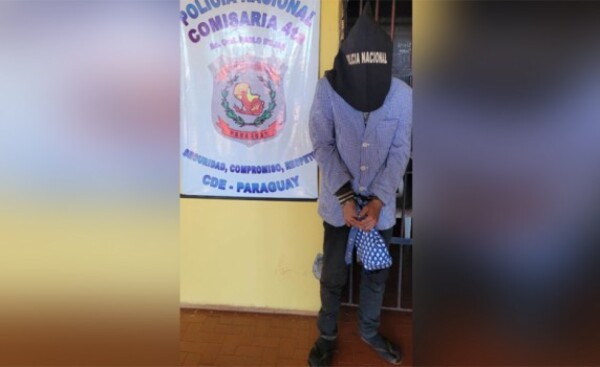 Reducen a ladrón tras pasar frente a la casa de su víctima