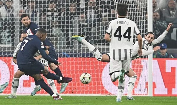 Mbappé tumba a la mejor versión de la ‘Juve’, pero el PSG pasa segundo - Fútbol Internacional - ABC Color