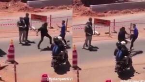 Crónica / [VÍDEO] Obras en Tres Bocas generan nervios a dos conductores que se tomaron a golpes